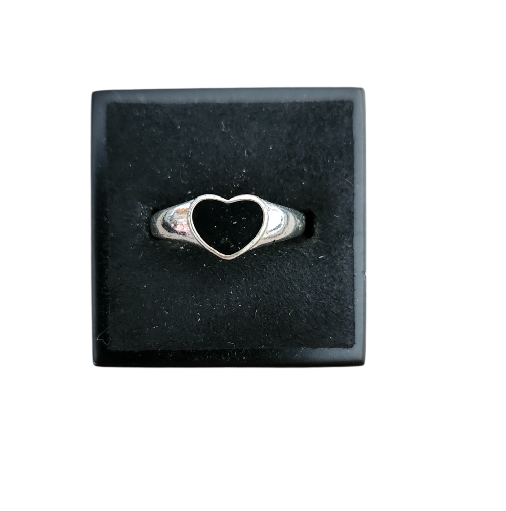 Size 5.5 Black Heart Onyx Ring - Women's Silver Tone Jewelry